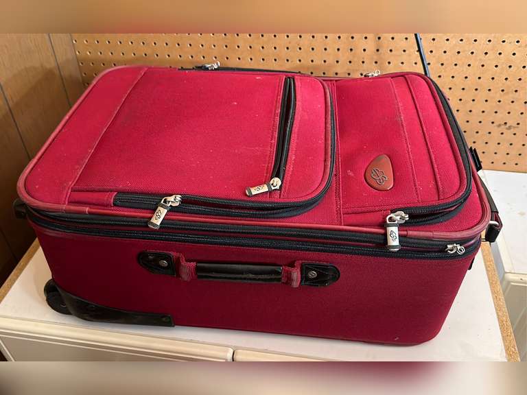 Rolling suitcase Northern Kentucky Auction, LLC