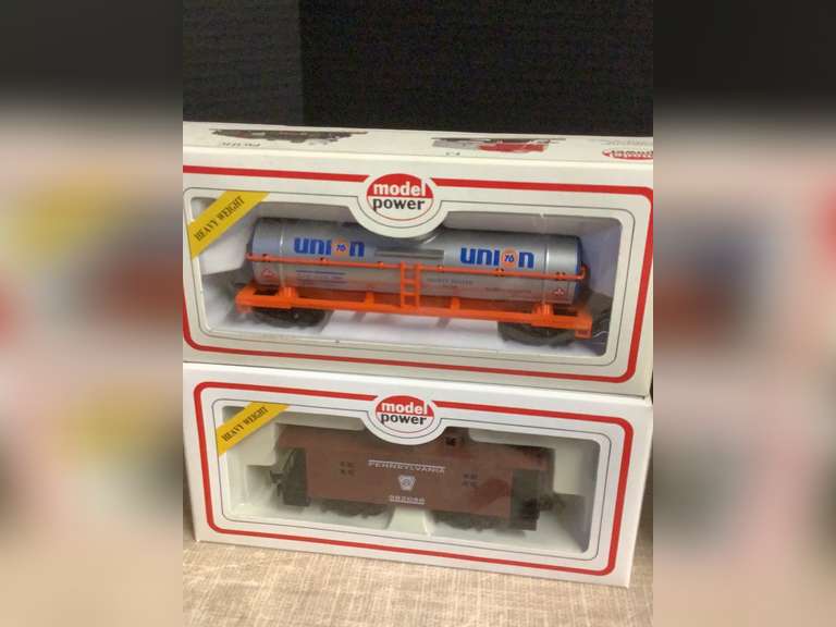Model Power HO scale train cars & track.