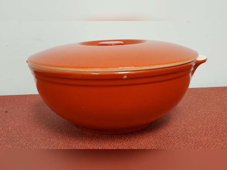 Orange Universal Cambridge oven proof bowl with lid Northern Kentucky Auction, LLC