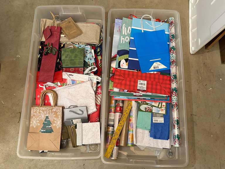 Christmas wrapping paper and gift bags Northern Kentucky Auction, LLC