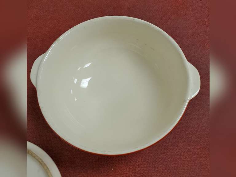 Orange Universal Cambridge oven proof bowl with lid Northern Kentucky Auction, LLC