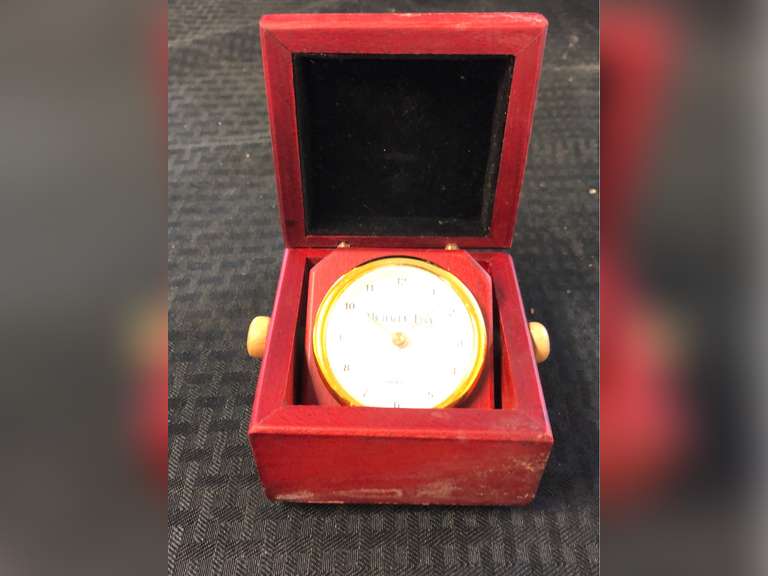 Quartz Michael C. Fina Fifth Avenue Clock Northern Kentucky Auction, LLC