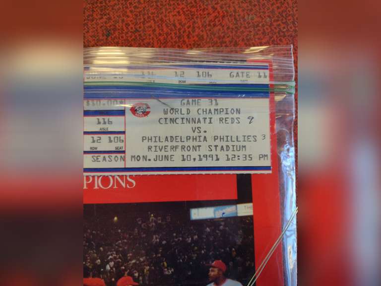 Cincinnati Reds Official Programs.