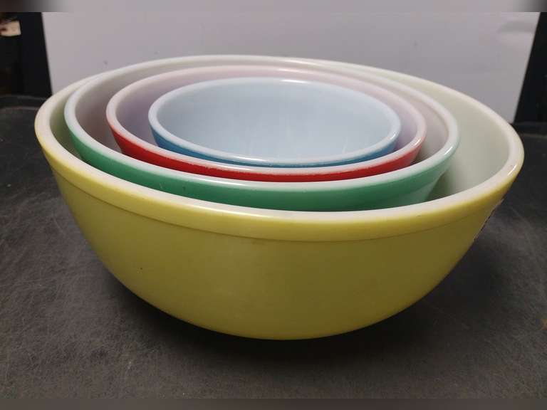 Vintage Pyrex colored mixing bowl set. Good color. Northern Kentucky