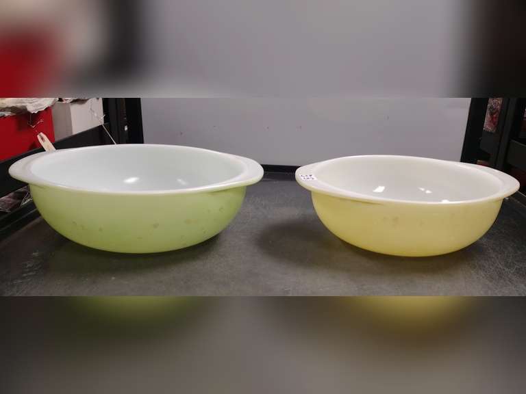 2 Pyrex mixing bowls.