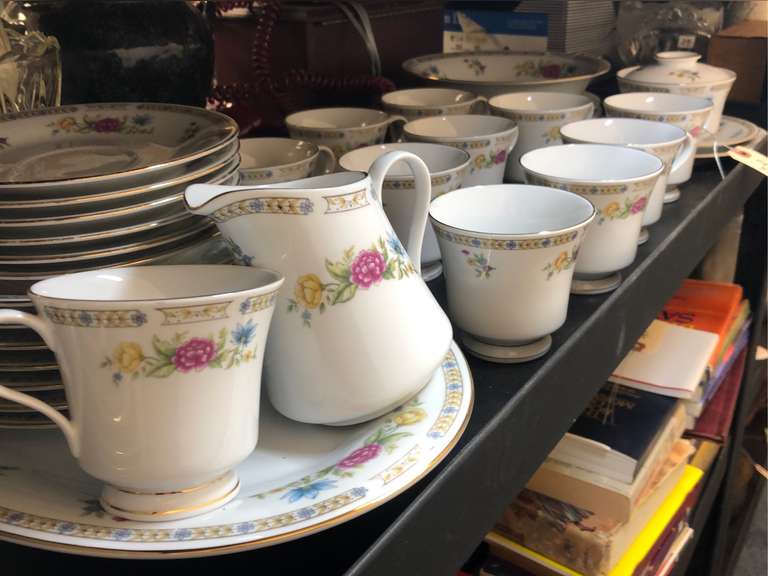 Liling Fine China 50pc. Set Northern Kentucky Auction, LLC