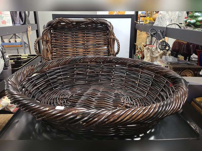 Large rattan baskets Northern Kentucky Auction, LLC