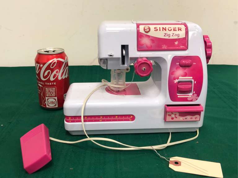 Singer Zig Zag Sewing Machine Northern Kentucky Auction, LLC