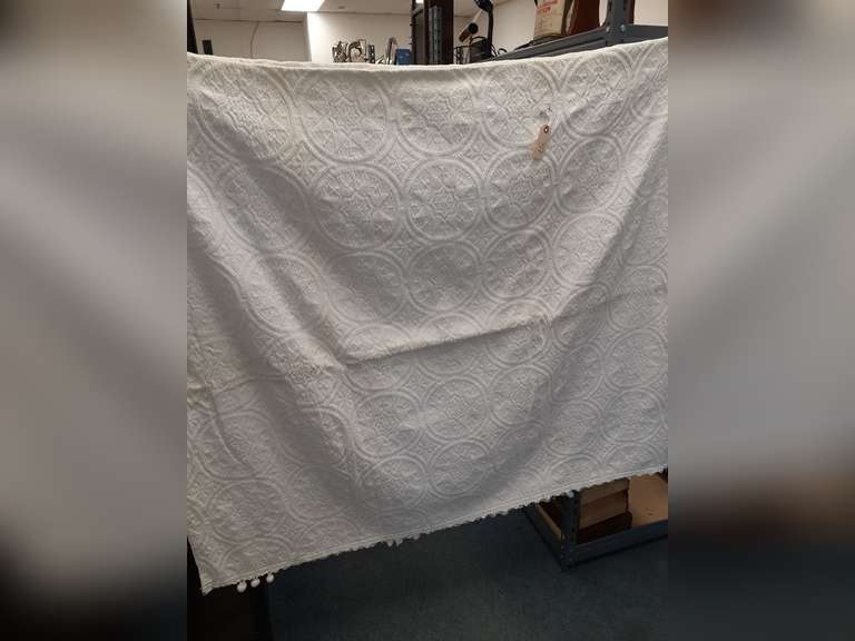 Ivory Matelasse Bedspread w/ Popcorn Fringe approximately 108"×92