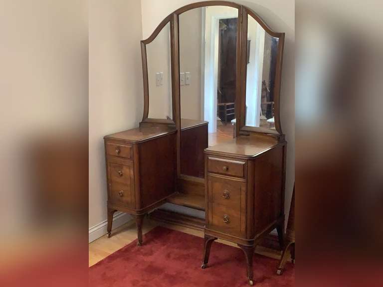 Vintage dresser by Tell City Furniture Co., doing business from 1865