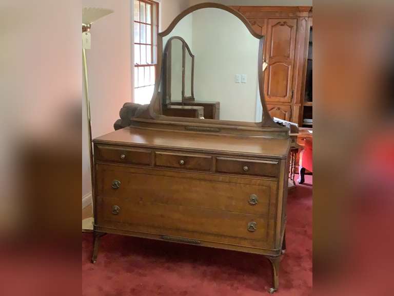 Vintage dresser by Tell City Furniture Co., 1865 2011. Matches lot’s 2117 & 2118. Measures