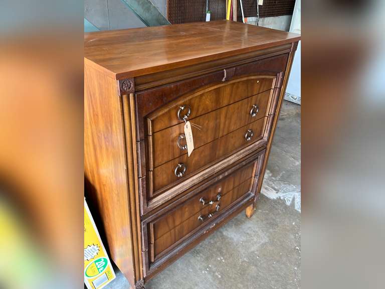 Four drawer dresser, measures 46” x 38” x 9”, missing a drawer pulls