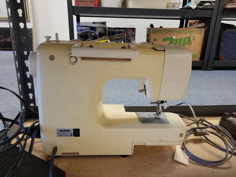 Brother Xl3022 Sewing Machine, working.