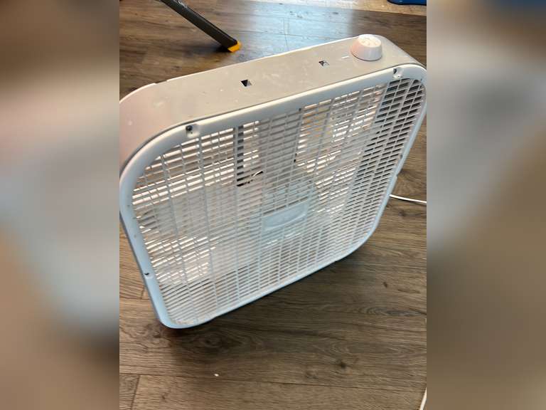 Lasko box fan tested and working, top handle is missing