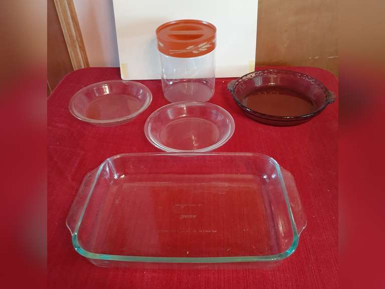 Assorted Pyrex Bakeware & Canister