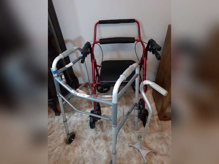 2 Walkers & 4 Footed Cane
