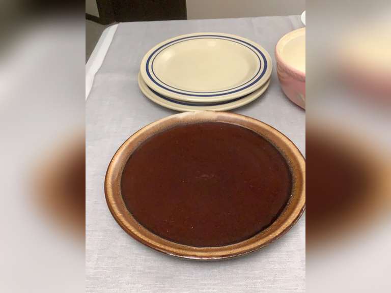 Miscellaneous bowls, saucers and plates.