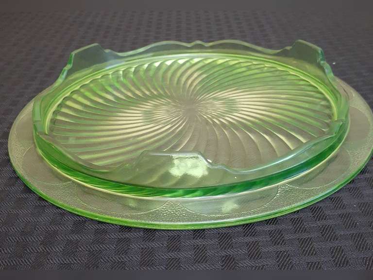 Green Uranium Glass Cake Plate 8fvIwl2uFqLxH8NtlaoSaDBv