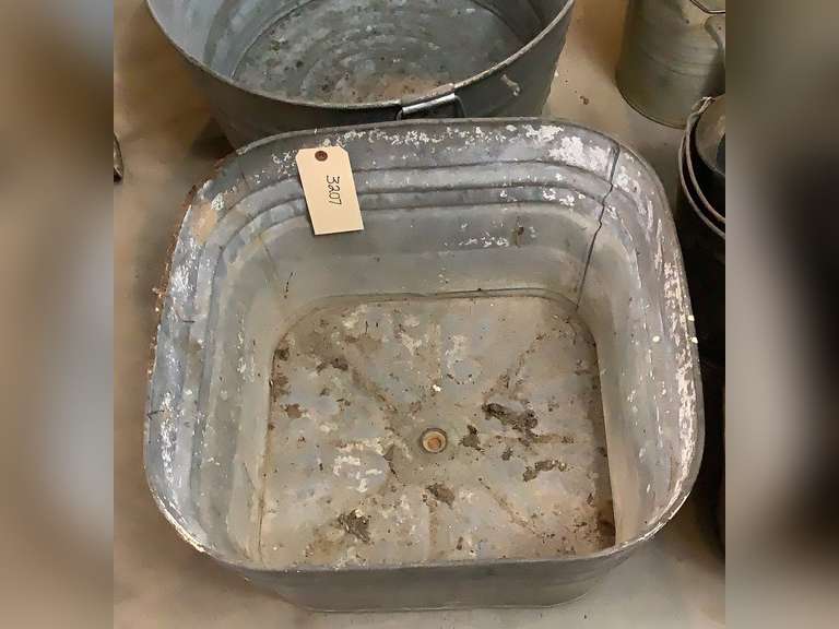 21” Square galvanized tub with center drain. Northern Kentucky