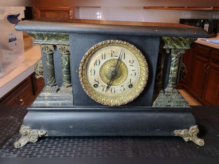 Antique Ingraham mantle clock, chimes on the half hour, dong on the
