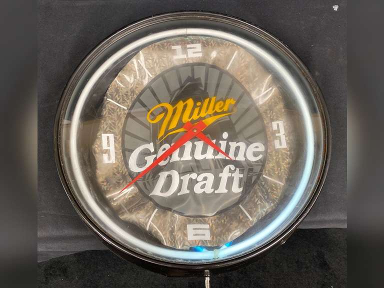 Miller light up clock. Face is wrinkled Northern Kentucky Auction, LLC