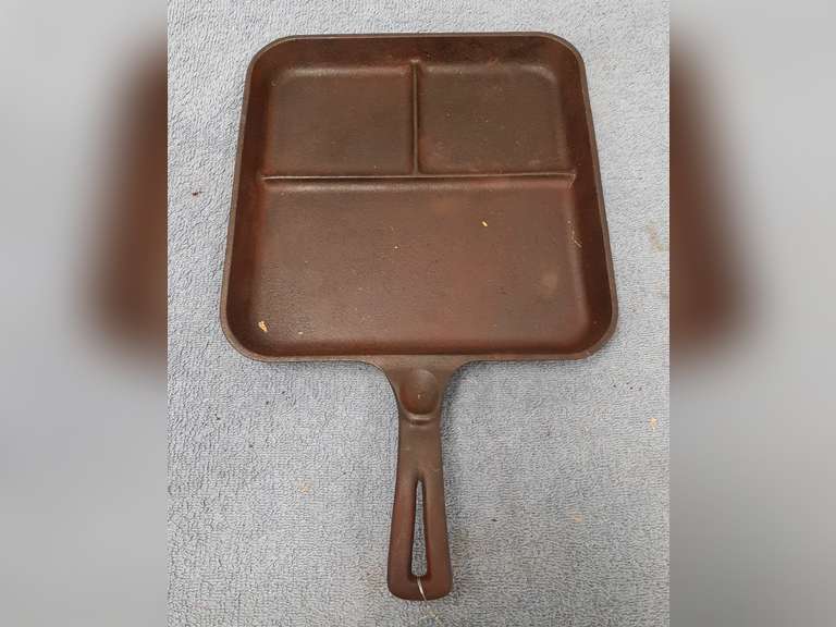 Wagner Ware Cast Iron Bacon & Egg Skillet 8.75"