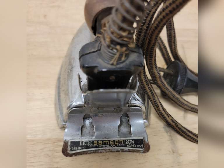 3 Vintage Electric Irons Northern Kentucky Auction, LLC