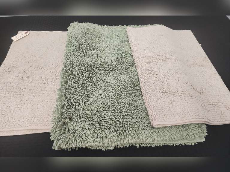 2 Beige bath mats (25" x 18") green bath mat (34" x 21