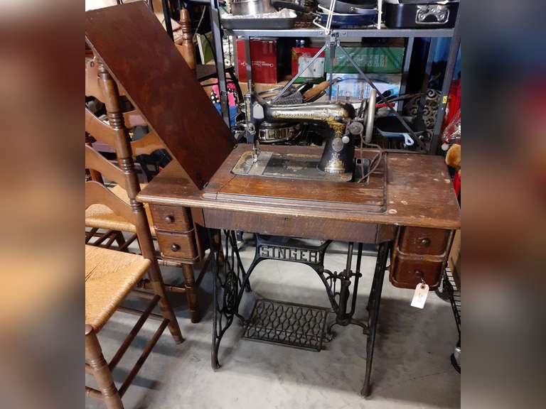 Antique Singer Treadle Sewing Machine 30"×36"×17" Northern