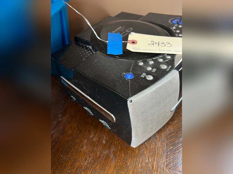 Emerson Research clock radio/CD player. Radio worked when tested did