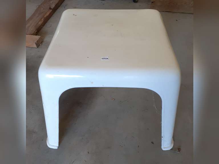 White Plastic Table Northern Kentucky Auction, LLC