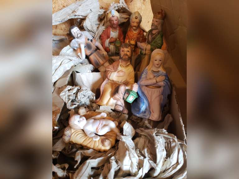 Flambro nativity pieces Northern Kentucky Auction, LLC