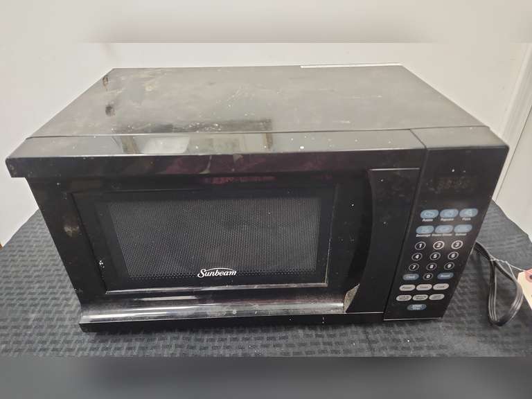 Sunbeam microwave powers on model SGS90701B Northern Kentucky