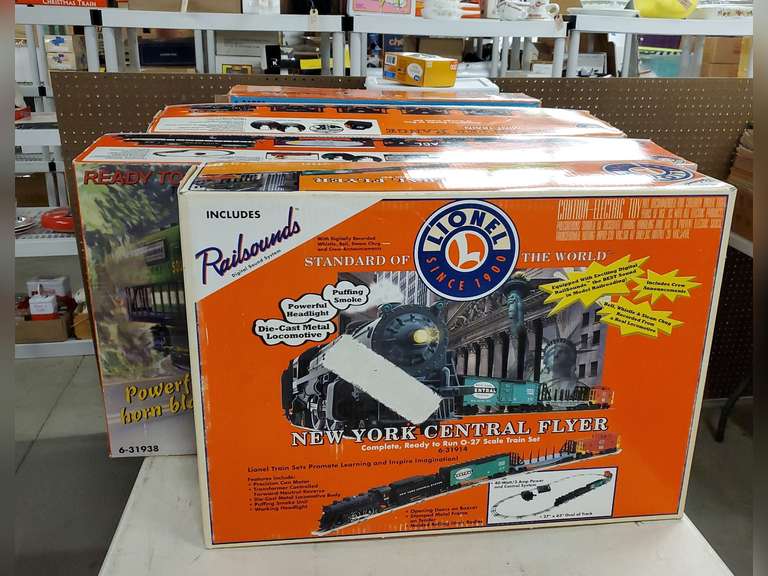 Lionel Boxes, 2 lids, 2 complete boxes and 8 train cars boxes