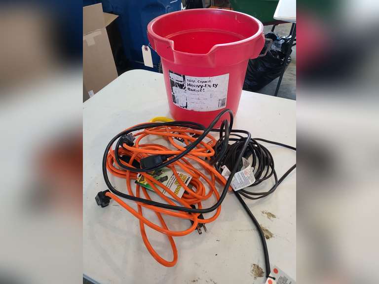 Heavy duty bucket with extension cords (G)