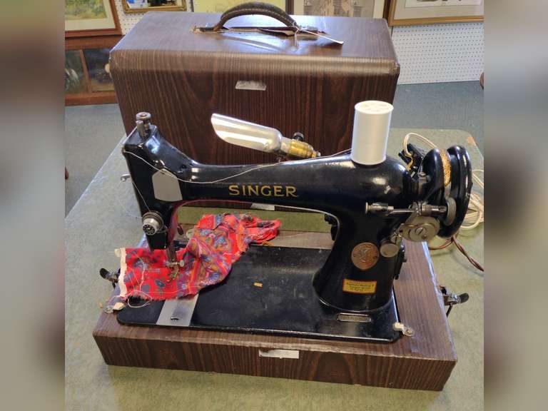 Vintage Singer portable sewing machine, working.