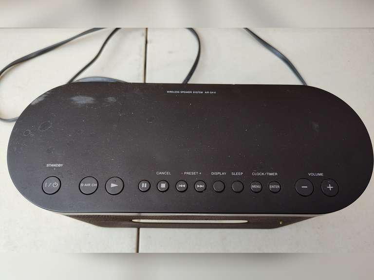 Sony SAir wireless speaker system SA10 turned on when plugged in Pairs with Lot 636 as a