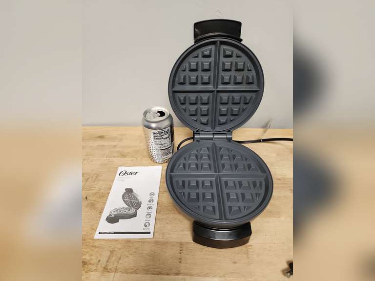 Oster waffle maker, model CKSTWF1DM, powers on