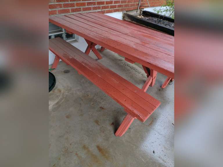 6' Wooden picnic table and 2 benches, leg on table needs repairs.