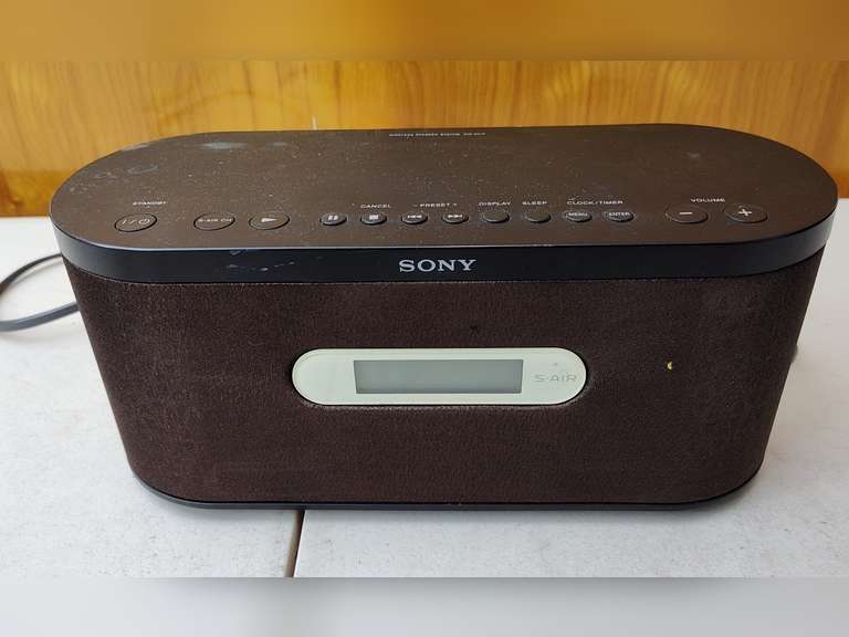 Sony SAir wireless speaker system SA10 turned on when plugged in Pairs with Lot 636 as a