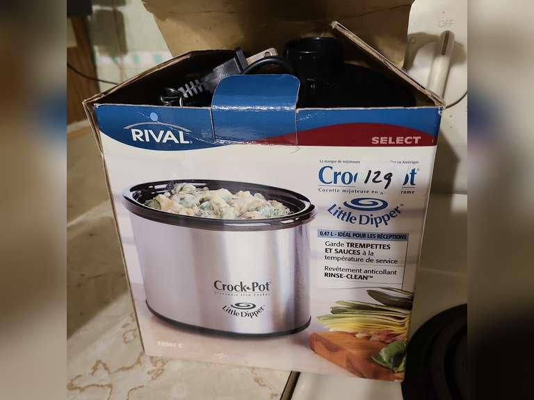 Rival little dipper crock pot, powered on