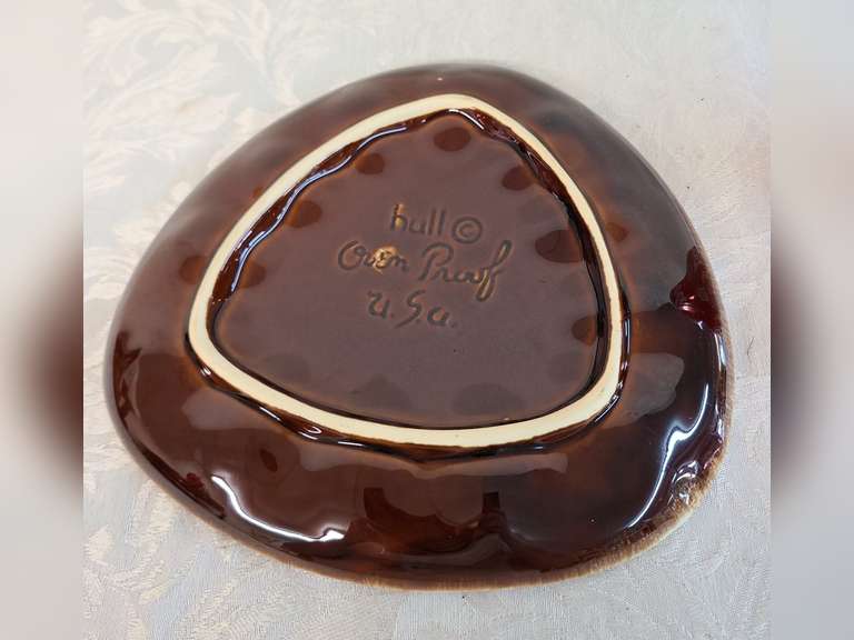 Hull glazed pottery egg plate Northern Kentucky Auction, LLC