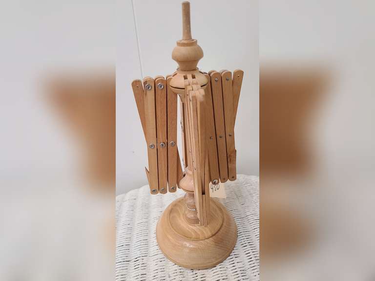 Wood expandable drying rack Northern Kentucky Auction, LLC