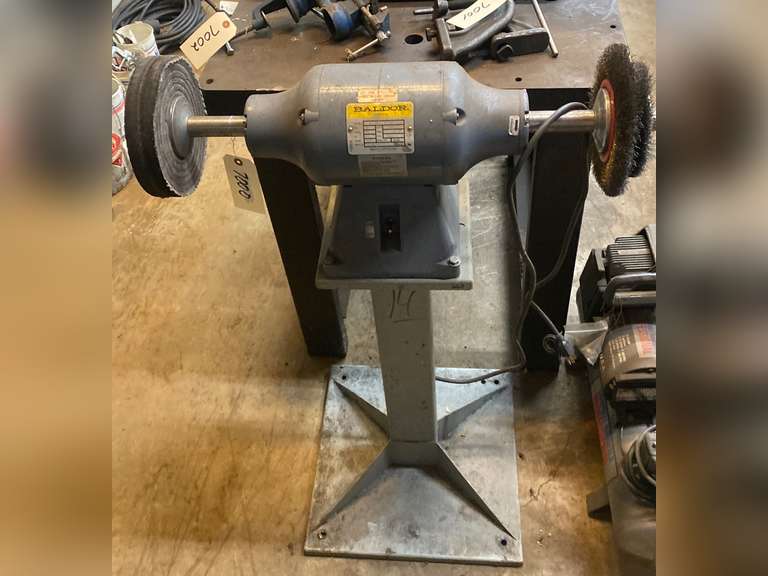Baldor polisher grinder on stand, came on when tested Northern