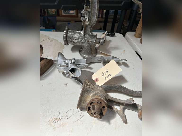 3 Vintage hand crank meat grinders Northern Kentucky Auction, LLC
