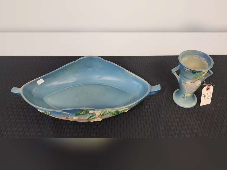 Roseville Pottery, Snowberry tray and chipped vase, see all photos.