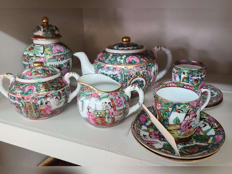 Japanese porcelain ware Northern Kentucky Auction, LLC