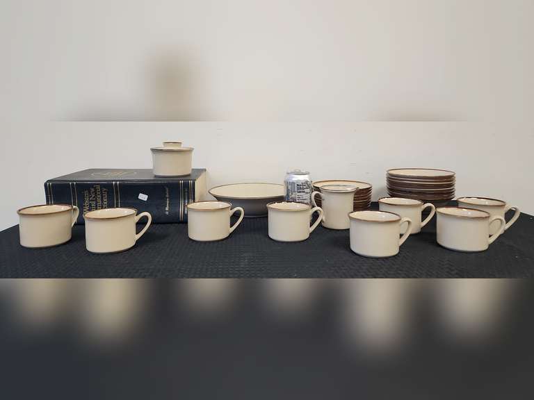Cups, bowls, saucers, dictionary