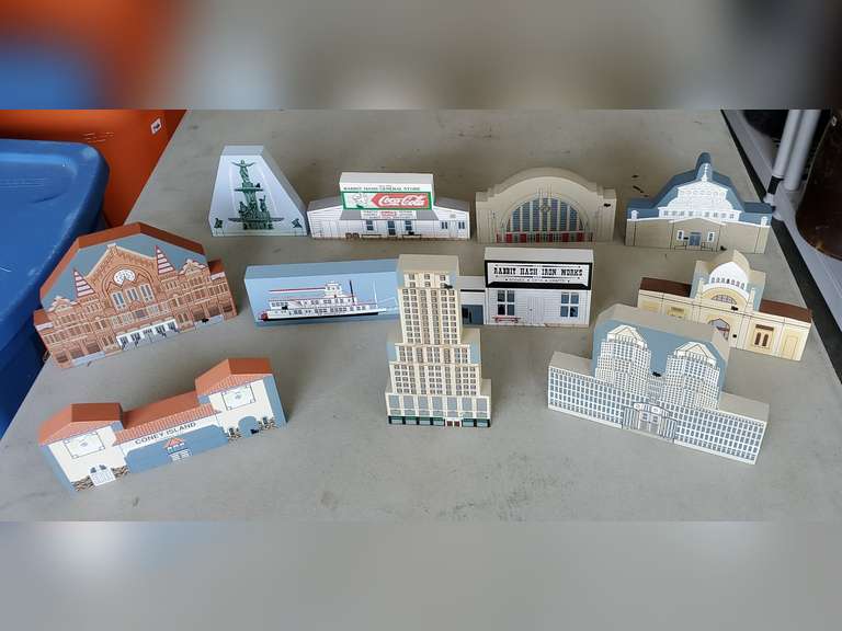 1991 1994 The Cat's Meow Village, distributed by Story Box Kids. Most