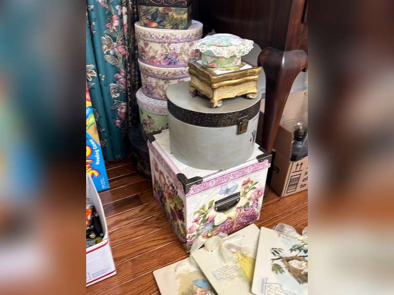 Decorative containers Northern Kentucky Auction, LLC